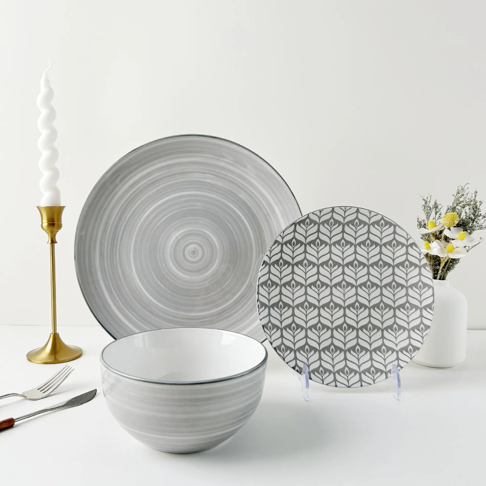 Decorating with a Ceramic Crockery Set