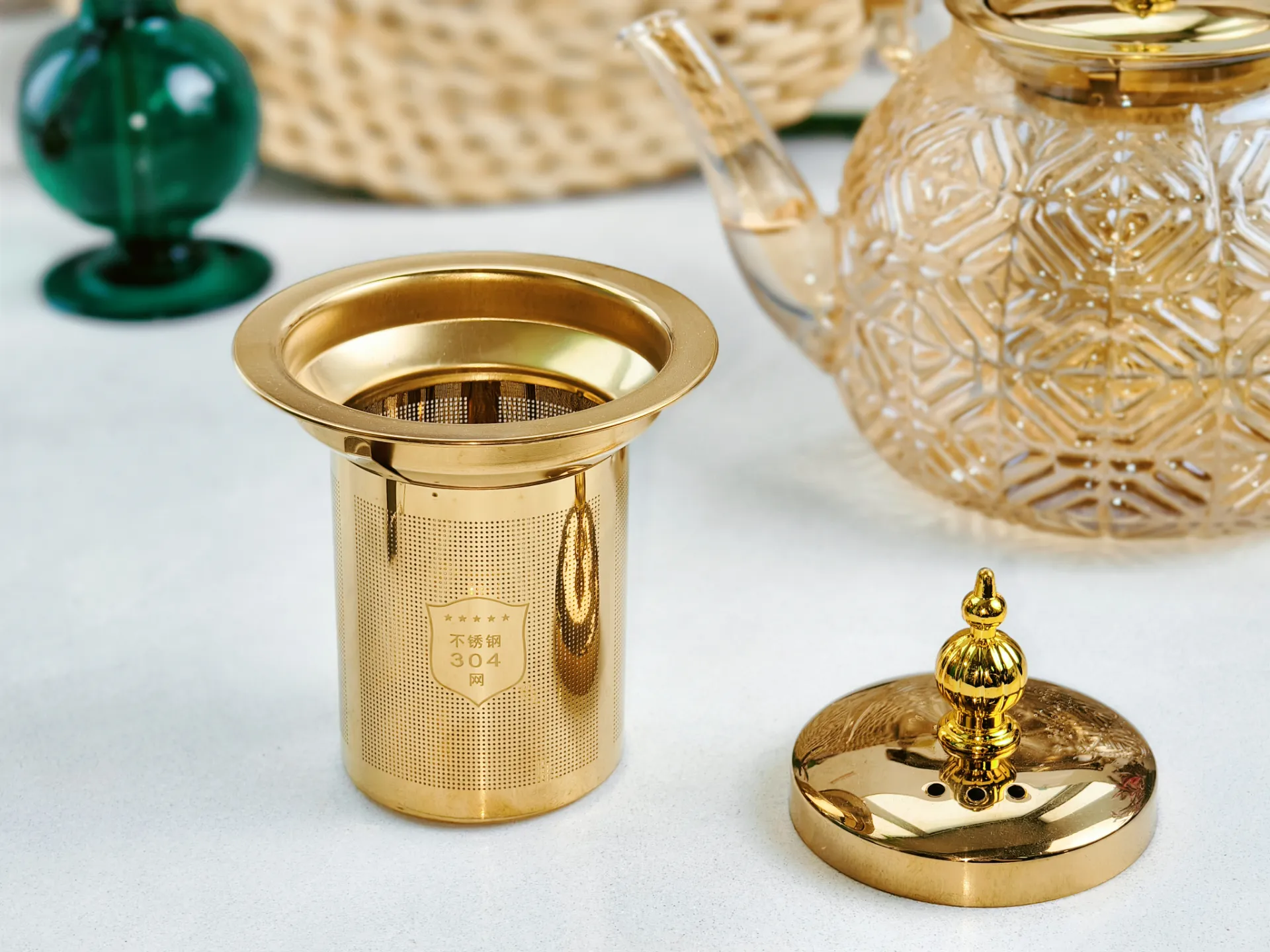 Newly Designed High Borosilicate Glass tea pot with golden stainless steel infuser and golden handle golden lid