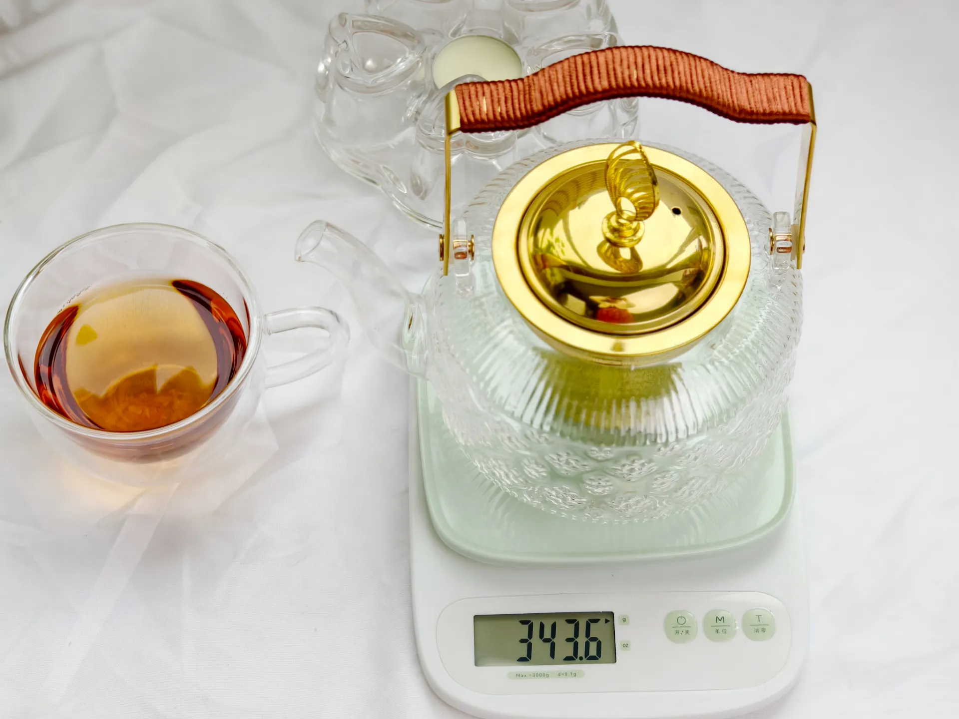 The 1L Floral-Embossed borosilicate Glass Teapot with golden infuser handle and lid