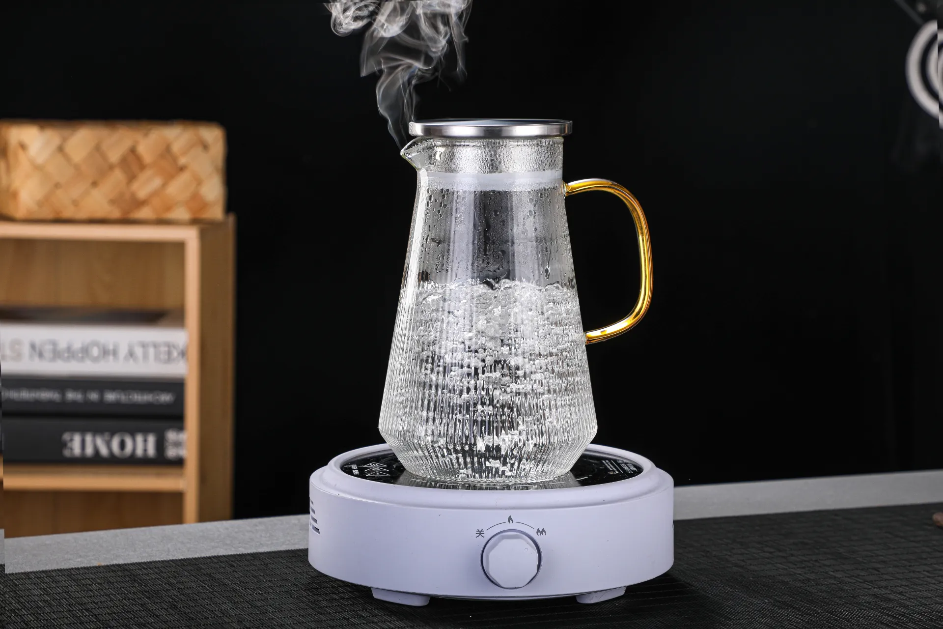Large Capacity Vertical Striped High Borosilicate Glass Water Pitcher With Stainless Steel Lid