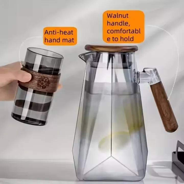 Diamond-shaped High Borosilicate Glass Pitcher with Walnut Lid