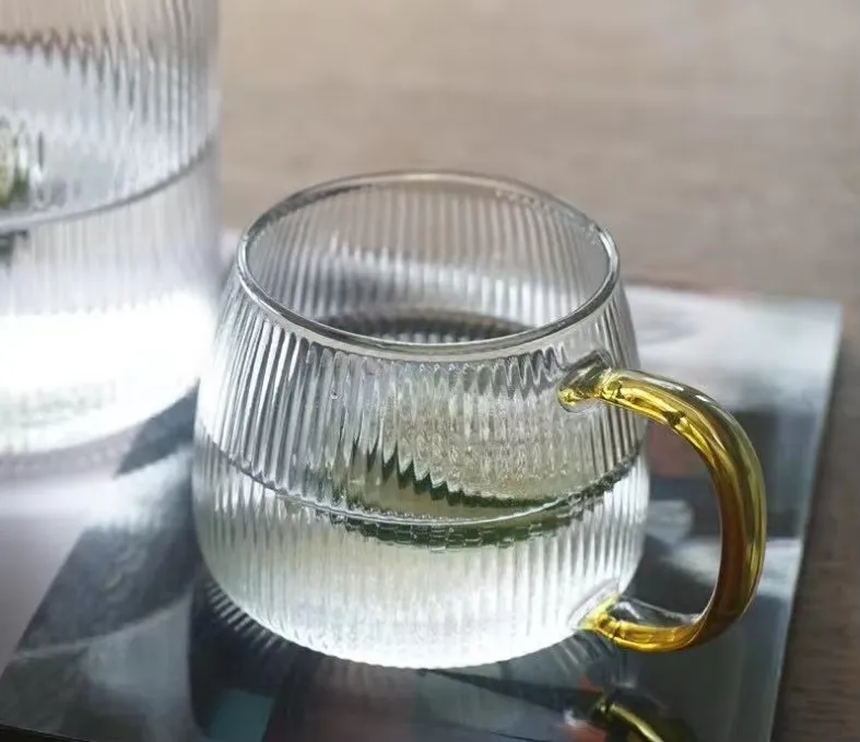 Large Capacity Vertical Striped High Borosilicate Glass Water Pitcher With Stainless Steel Lid