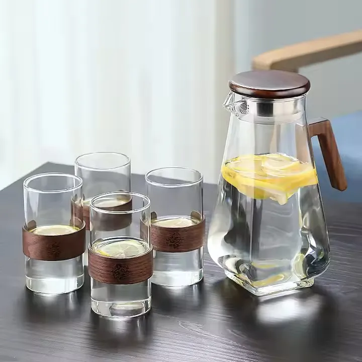 Newly Designed High Borosilicate Glass  Pitcher with Walnut Wood Handle&#038;Lid