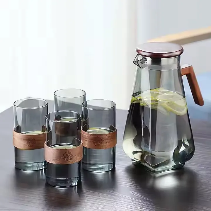 Newly Designed High Borosilicate Glass  Pitcher with Walnut Wood Handle&#038;Lid