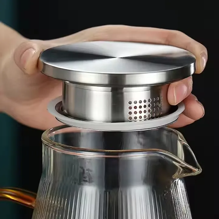 Large Capacity Vertical Striped High Borosilicate Glass Water Pitcher With Stainless Steel Lid